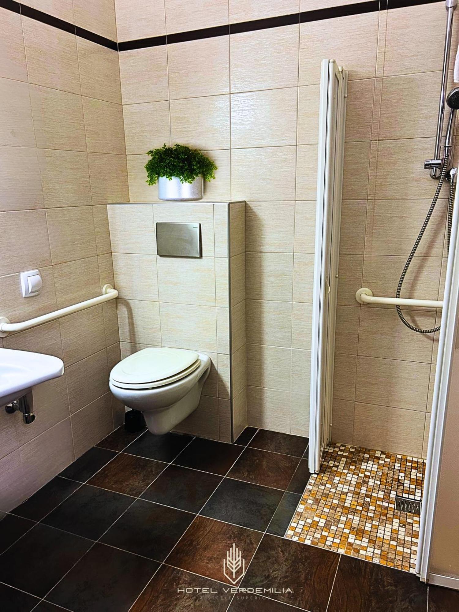 Verdemilia Hotel Анцола дел'Емилия Екстериор снимка