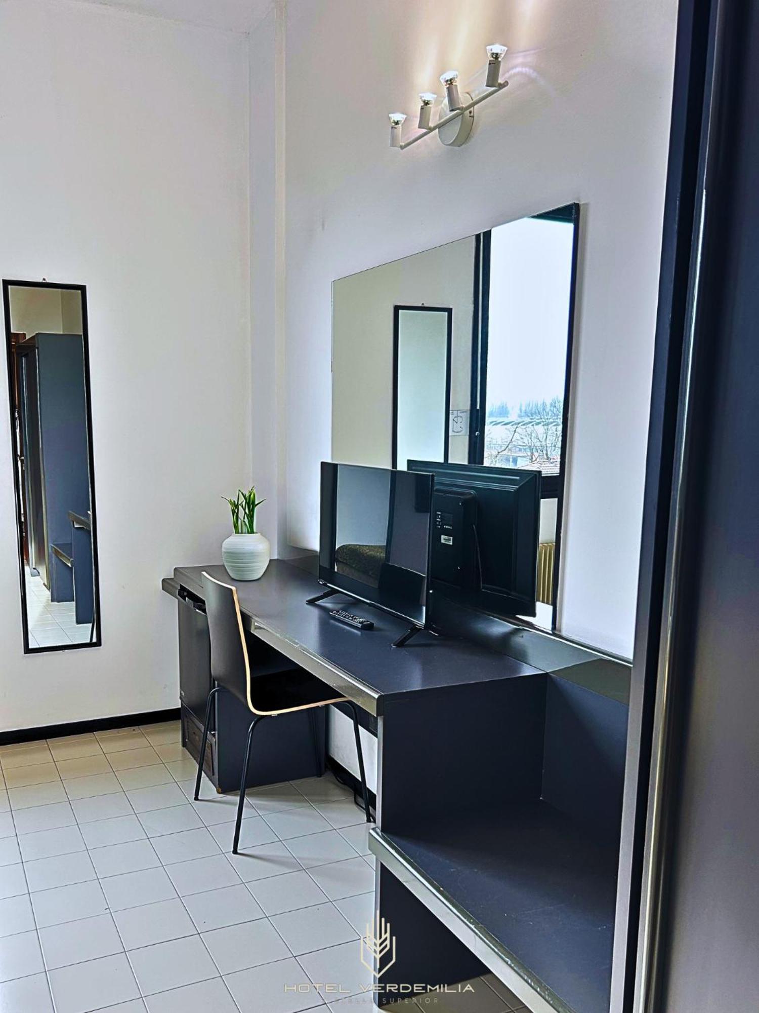 Verdemilia Hotel Анцола дел'Емилия Екстериор снимка